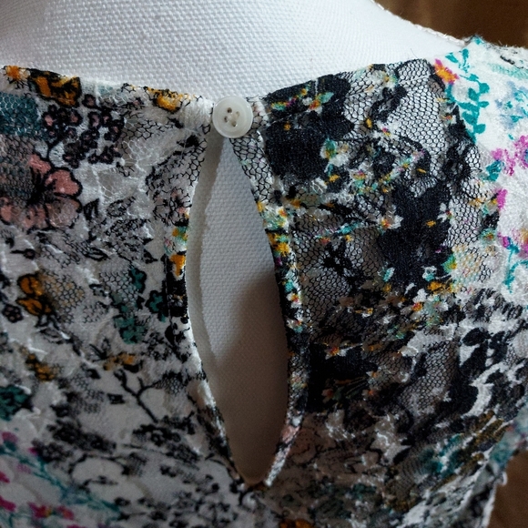 Belle Sky Large long cut sleeve Maxi Dress. Floral - Picture 4 of 6